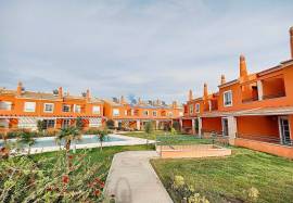 New 3 bedroom villa in Cond. Closed - Orange Golf Village Development - Alcantarilha