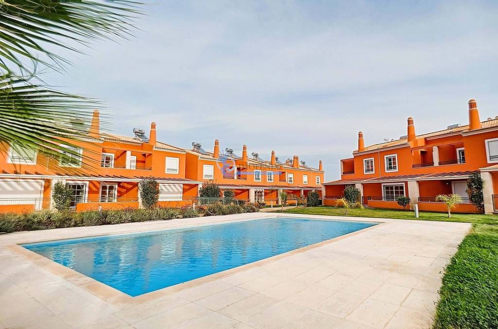New 3 bedroom villa in Cond. Closed - Orange Golf Village Development - Alcantarilha
