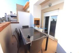 Townhouse T3 available for annual rental - Mexilhoeira Grande