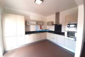 Townhouse T3 available for annual rental - Mexilhoeira Grande