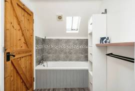 4 bedroom, Detached house for sale