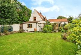 4 bedroom, Detached house for sale
