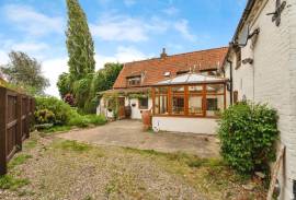 4 bedroom, Detached house for sale