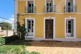 Beautiful Town House, Garage, Small Garden And Terraces Beautiful Town House, Garage, Small Garden And Terraces