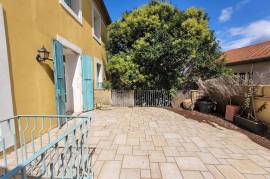 Beautiful Town House, Garage, Small Garden And Terraces