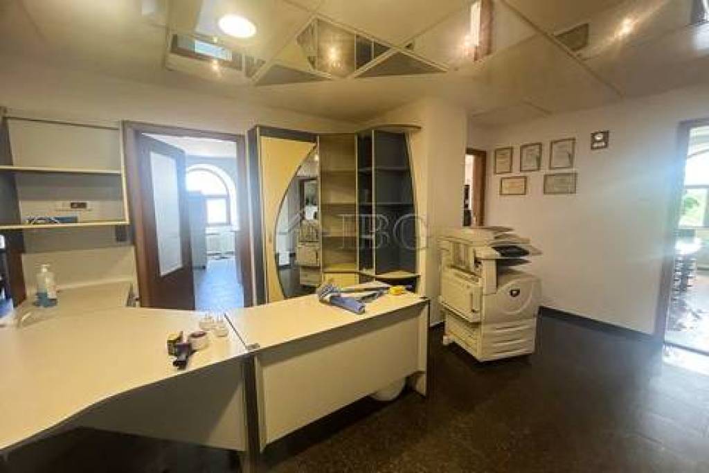 ZU VERMIETEN! 220 qm großes Büro im Zentrum der Stadt Ruse