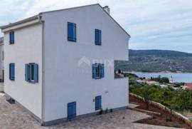 CRES ISLAND, CRES - Appartement met tuin, parkeerplaats en uitzicht op zee