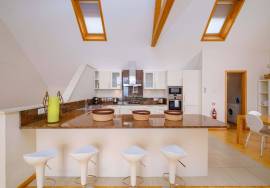 Elegant 3-Bedroom Duplex Apartment  with Ocean Views in Palheiro Village, Funchal