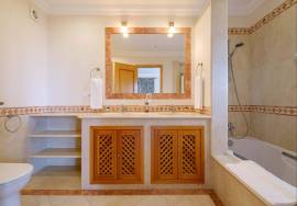 Elegant 3-Bedroom Duplex Apartment  with Ocean Views in Palheiro Village, Funchal