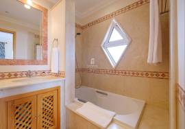 Elegant 3-Bedroom Duplex Apartment  with Ocean Views in Palheiro Village, Funchal