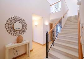 Elegant 3-Bedroom Duplex Apartment  with Ocean Views in Palheiro Village, Funchal