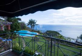 Panoramic Ocean and Funchal views from premium villa in Neves