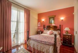 Panoramic Ocean and Funchal views from premium villa in Neves