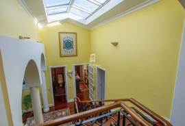 Panoramic Ocean and Funchal views from premium villa in Neves