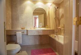 Panoramic Ocean and Funchal views from premium villa in Neves