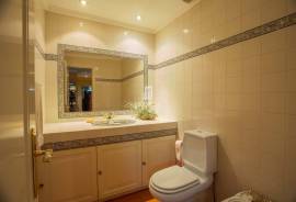 Panoramic Ocean and Funchal views from premium villa in Neves