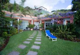 Panoramic Ocean and Funchal views from premium villa in Neves