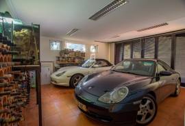 Panoramic Ocean and Funchal views from premium villa in Neves