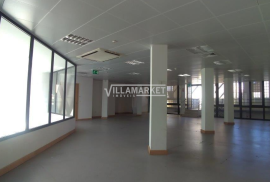 Building with 1220 m2 spread over 5 floors located in the center of Vila Real