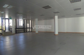 Building with 1220 m2 spread over 5 floors located in the center of Vila Real