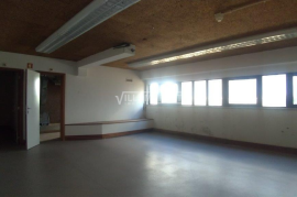 Building with 1220 m2 spread over 5 floors located in the center of Vila Real