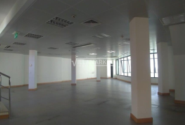Building with 1220 m2 spread over 5 floors located in the center of Vila Real