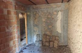 3 Bed Terraced house For Renovation For Sale In Vallespecara Italy