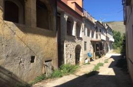 3 Bed Terraced house For Renovation For Sale In Vallespecara Italy