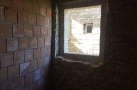 3 Bed Terraced house For Renovation For Sale In Vallespecara Italy