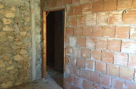3 Bed Terraced house For Renovation For Sale In Vallespecara Italy