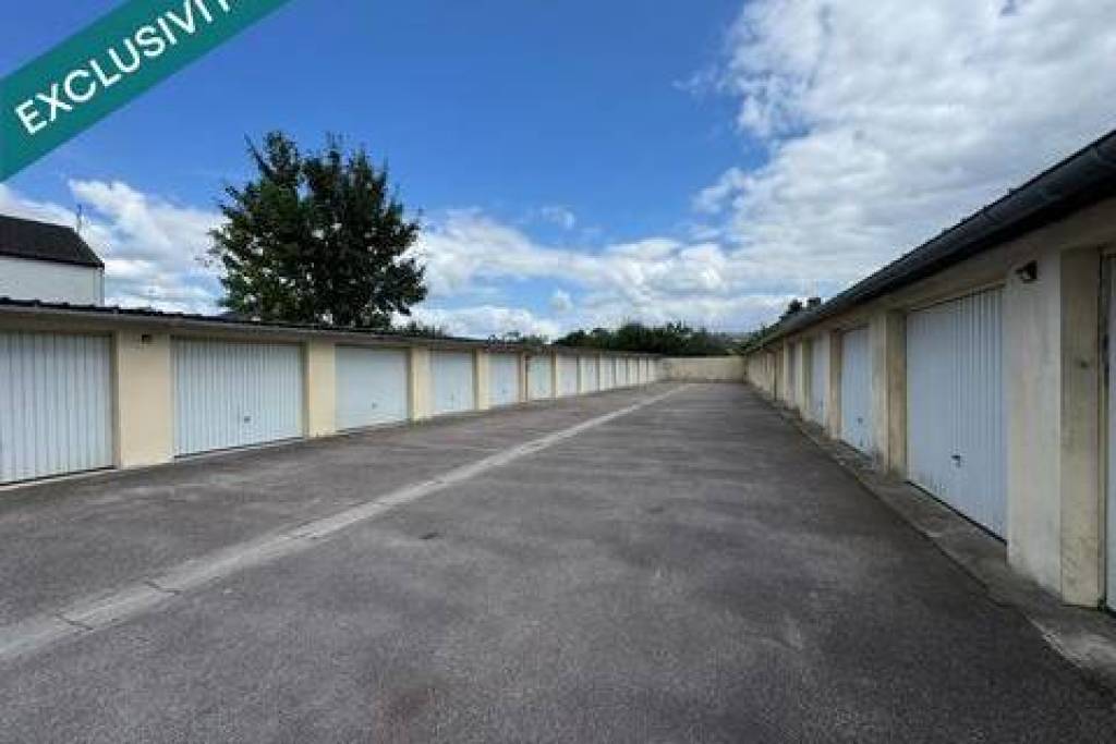 Lot de 29 garages maçonnés en monopropriété.