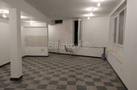 Manuš, Split, warehouse with separate entrance