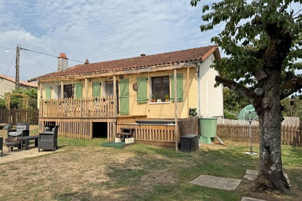 2 Bedroom Village House With Basement 10 Minutes From Civray - €134400