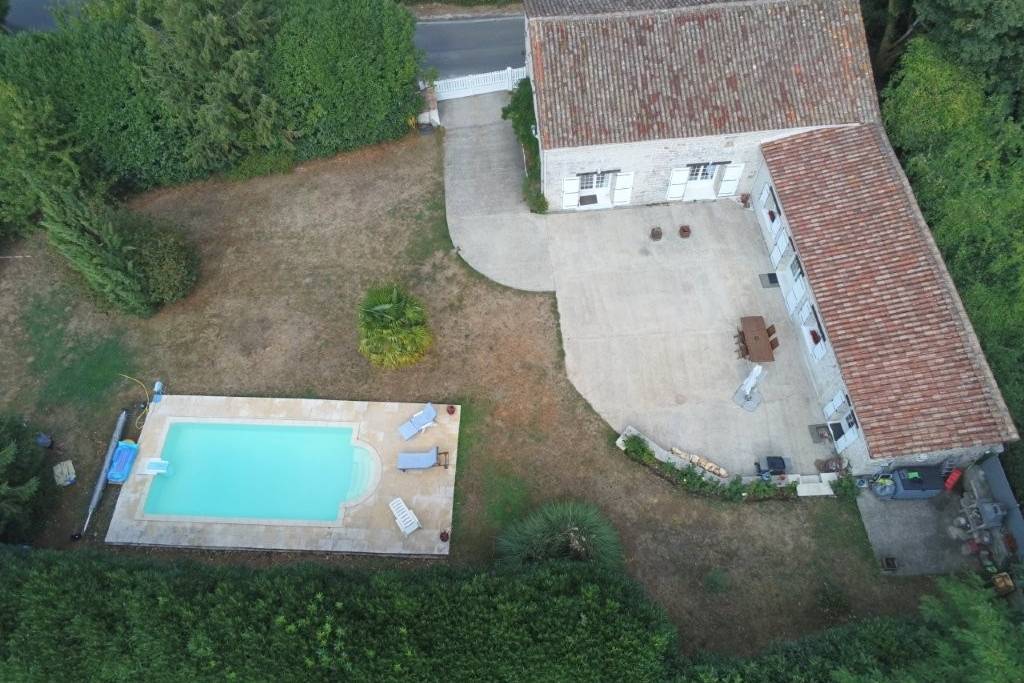 Well Presented 3 Bedroom Stone House With Heated Swimming Pool. - €185,000