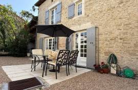 Beautiful 5-bedroom village house near Champagne Mouton - €178200