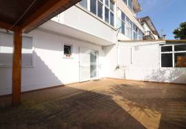 3 bedroom apartment with terrace and storage