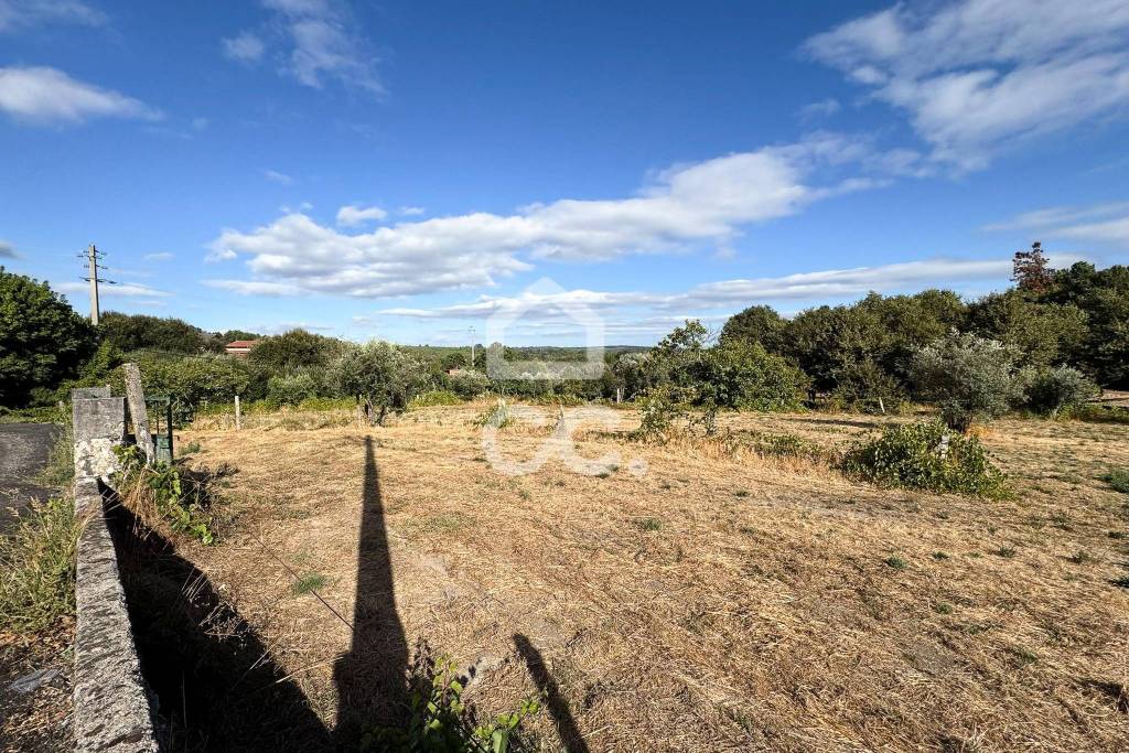 Land in zone H2 with feasibility of construction 6 km from the City Center