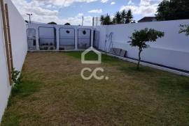 3 bedroom villa with garage - São Mateus