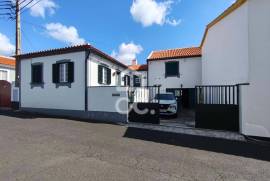 3 bedroom villa with garage - São Mateus
