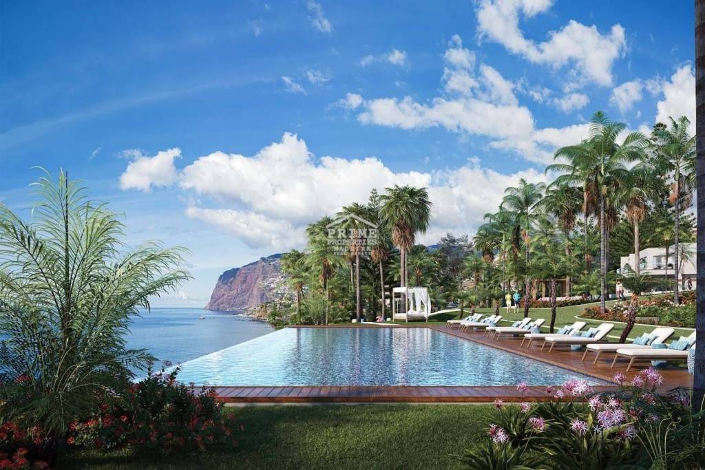 Luxury waterfront apartments with private access to the sea