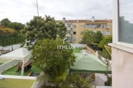2 bedroom apartment transformed into 1 bedroom apartment in Benfica with storage room