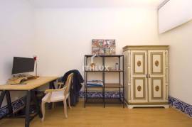 2 bedroom apartment transformed into 1 bedroom apartment in Benfica with storage room