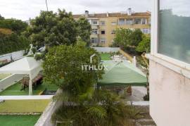 2 bedroom apartment transformed into 1 bedroom apartment in Benfica with storage room