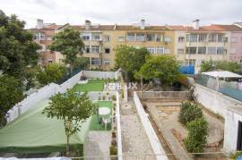 2 bedroom apartment transformed into 1 bedroom apartment in Benfica with storage room