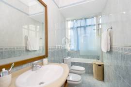 2 bedroom apartment transformed into 1 bedroom apartment in Benfica with storage room