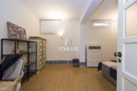 2 bedroom apartment transformed into 1 bedroom apartment in Benfica with storage room