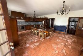 5 bedroom villa with spectacular garden in Esposende