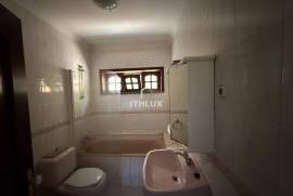 5 bedroom villa with spectacular garden in Esposende