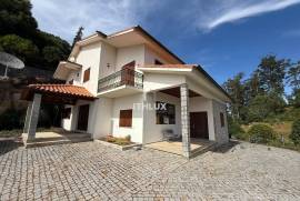 5 bedroom villa with spectacular garden in Esposende