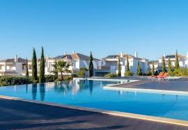 Luxury 3+1 bedroom villa in private condominium with pool, Vilamoura